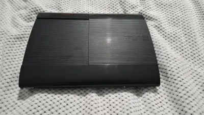 Consola PS3 Slim negra en buen estado - miniatura 2