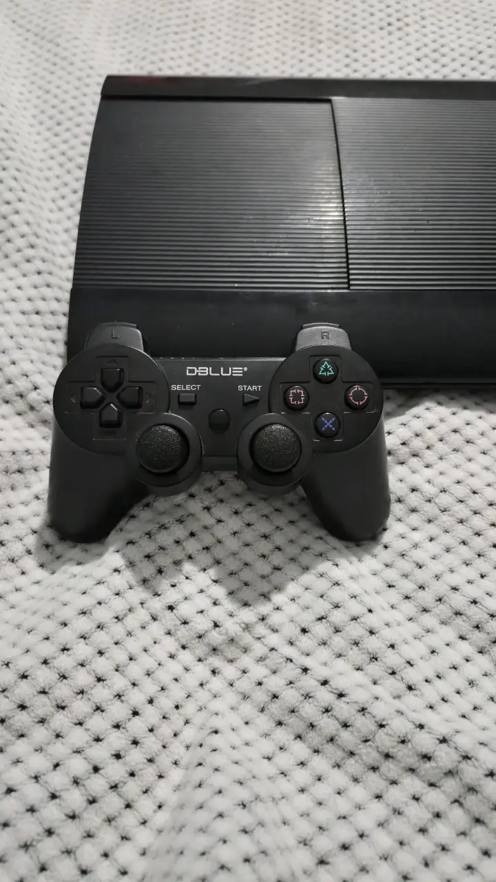 Consola PS3 Slim negra en buen estado - 4