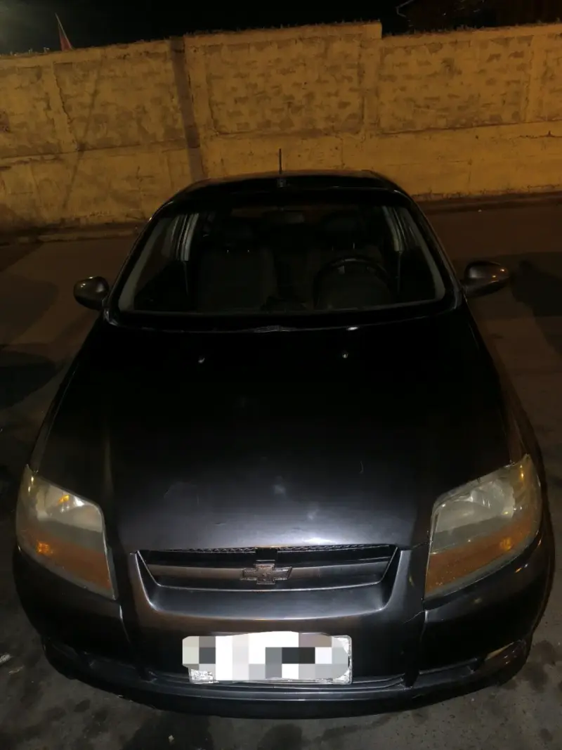 Auto compacto negro en buen estado - 3