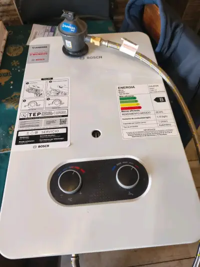 Calefón a gas Bosch de 10 litros - miniatura 3