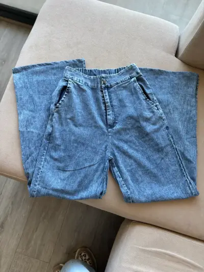 Pantalones de mezclilla azul para mujer - miniatura 1