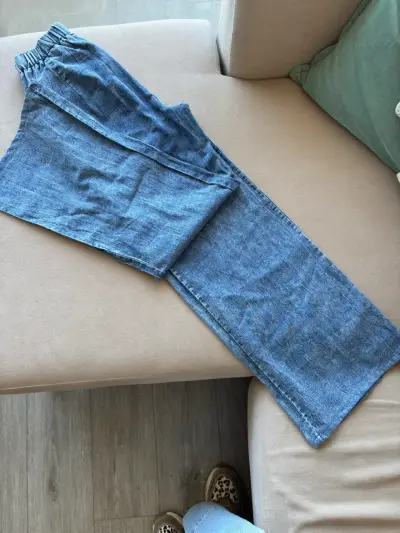 Pantalones de mezclilla azul para mujer - miniatura 2