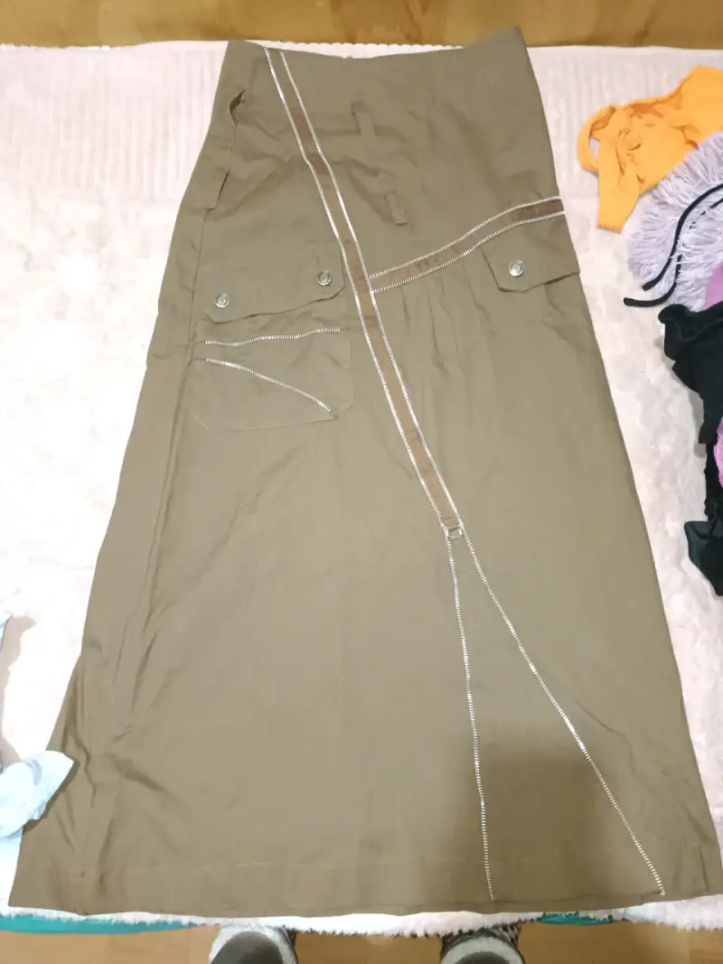 Pantalones cargo, vestido y falda. - 2