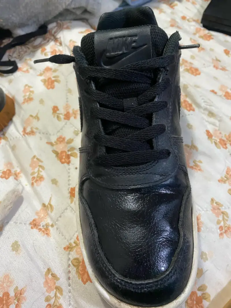 Zapatillas negras de cuero deportivo - 2