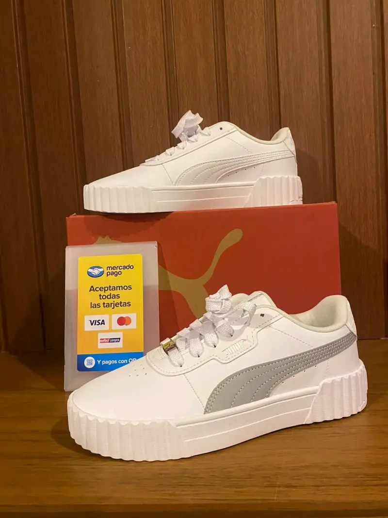 Zapatillas deportivas Puma blancas y grises 37.5