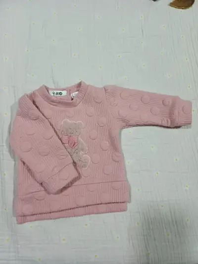 Suéter rosado para niña con diseño de oso - miniatura 1