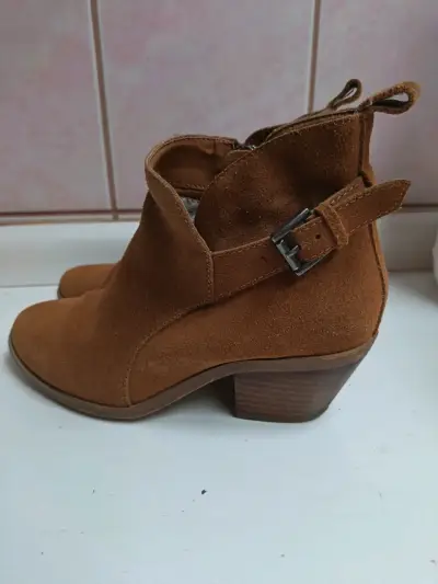 Botines de gamuza marrón con hebilla - miniatura 1
