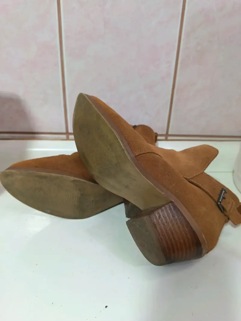 Botines de gamuza marrón con hebilla - 2