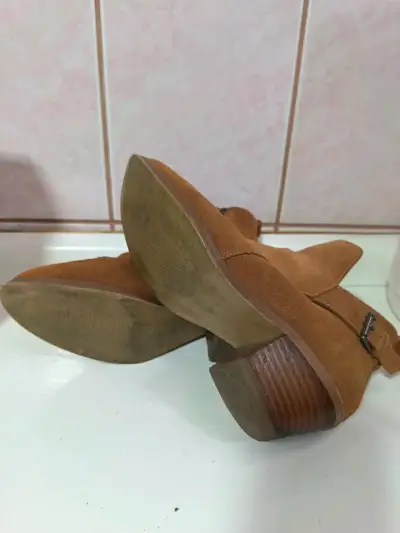 Botines de gamuza marrón con hebilla - miniatura 2