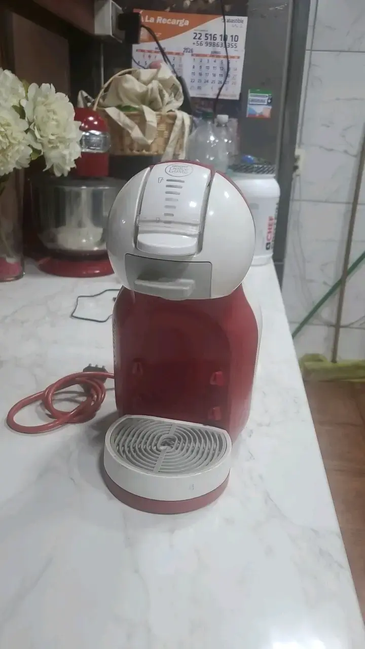 Cafetera de cápsulas roja y blanca - 3