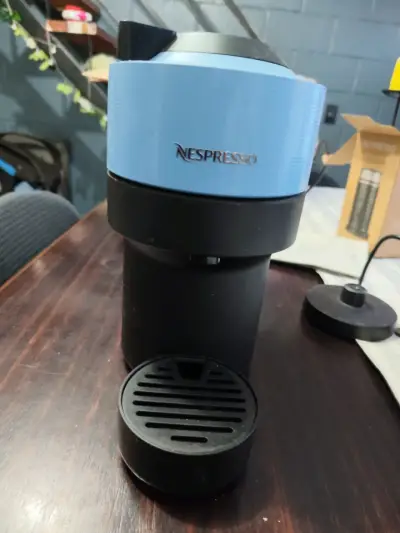 ¡Vendo Cafetera Nespresso Vertuo Pop + Aeroccino 3 - miniatura 1