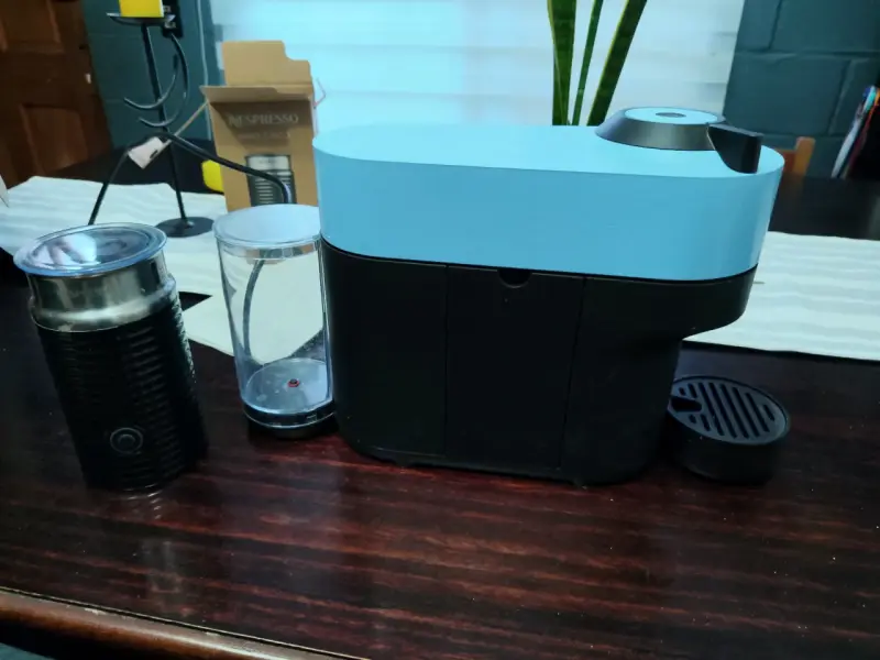 ¡Vendo Cafetera Nespresso Vertuo Pop + Aeroccino 3 - 2