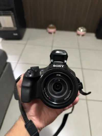 Cámara Sony HX400v con accesorios y estuche - miniatura 2