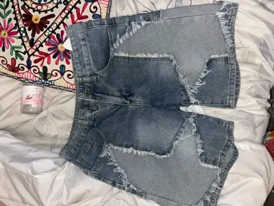 Shorts largos de mezclilla con diseño desgastado - miniatura 1