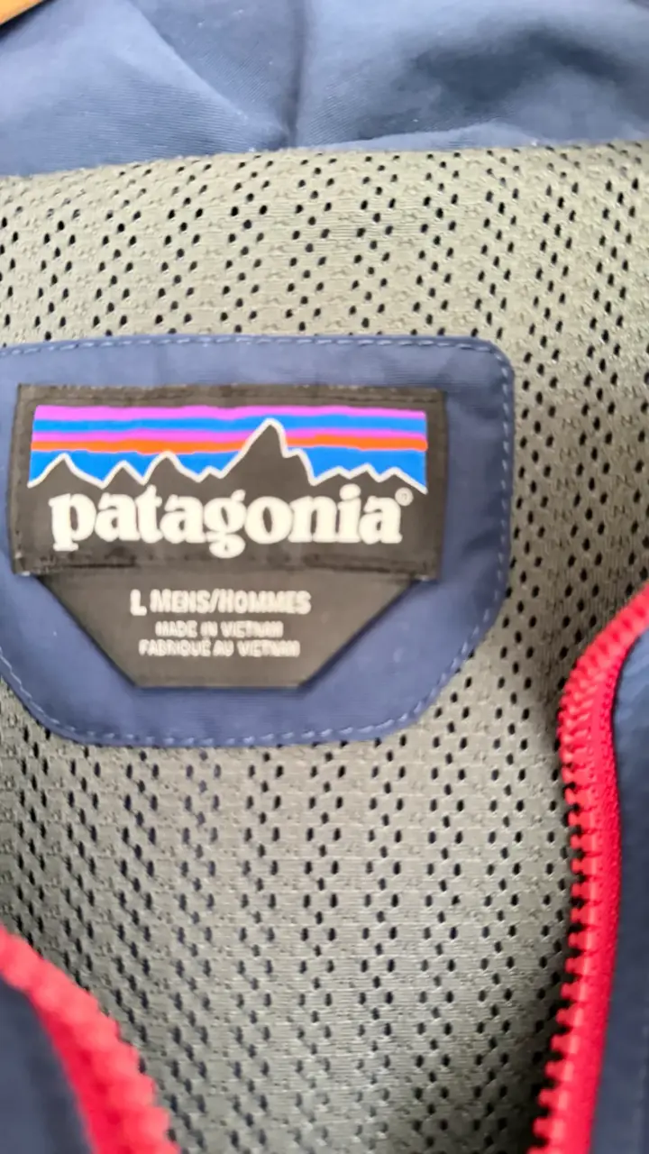 Chaqueta azul Patagonia con cierre rojo - 2
