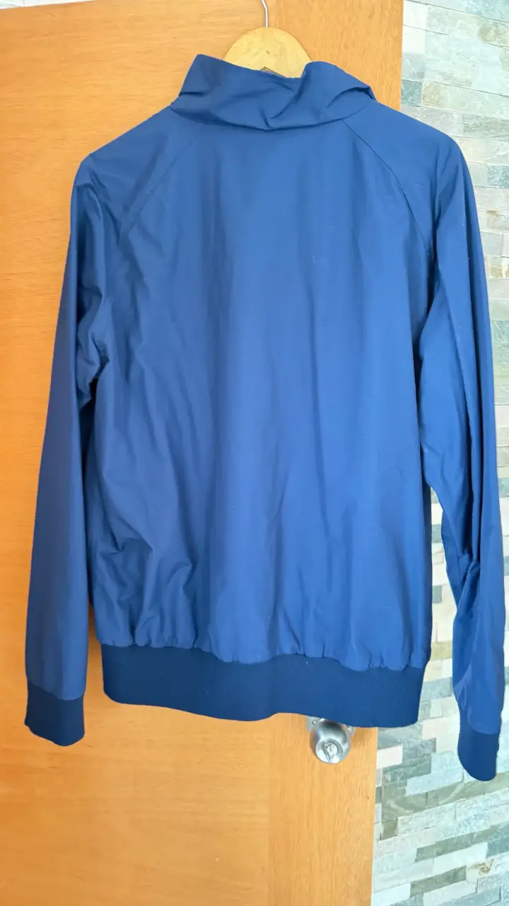 Chaqueta azul Patagonia con cierre rojo - 3