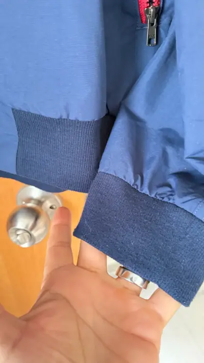 Chaqueta azul Patagonia con cierre rojo - miniatura 4