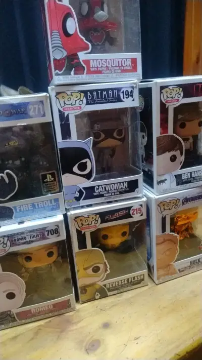 Colección de figuras Funko Pop en caja - miniatura 1