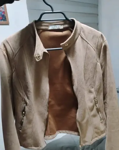 Chaqueta de gamuza beige con cierre - miniatura 2
