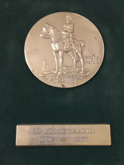 Medalla conmemorativa Carabineros de Chile 50° aniversario - miniatura 1