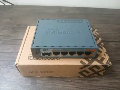 Router MikroTik hEX serie con 5 puertos - miniatura 1