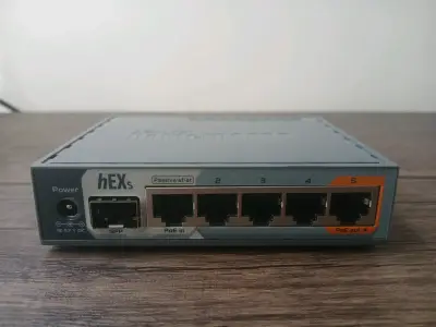 Router MikroTik hEX serie con 5 puertos - miniatura 2