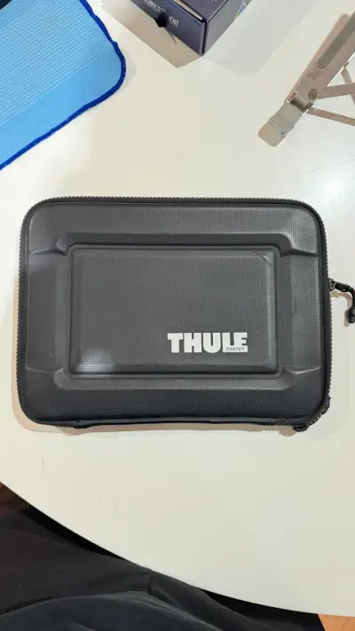 Estuche rígido Thule negro para tablet - miniatura 1