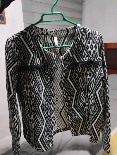 Chaqueta étnica en blanco y negro - miniatura 1