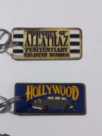 Llavero metálico Alcatraz y Hollywood Años 70s - miniatura 1