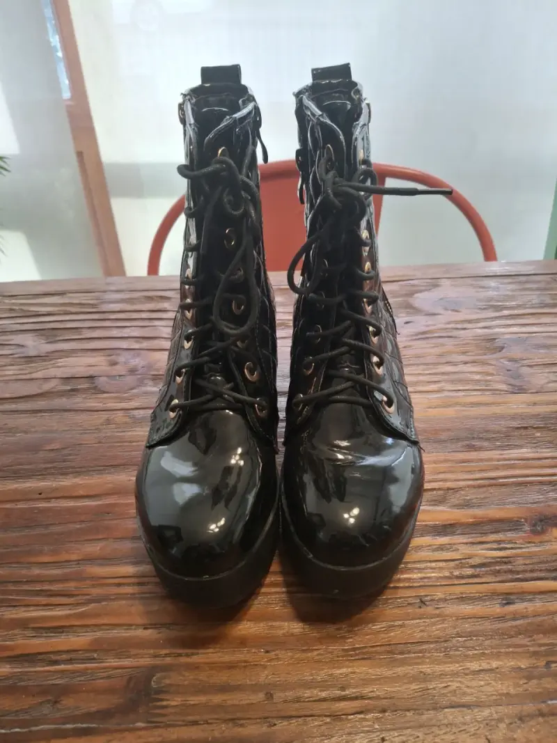 Botines negros con plataforma y cierre lateral - 2