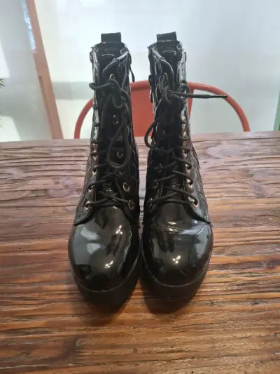 Botines negros con plataforma y cierre lateral - miniatura 2