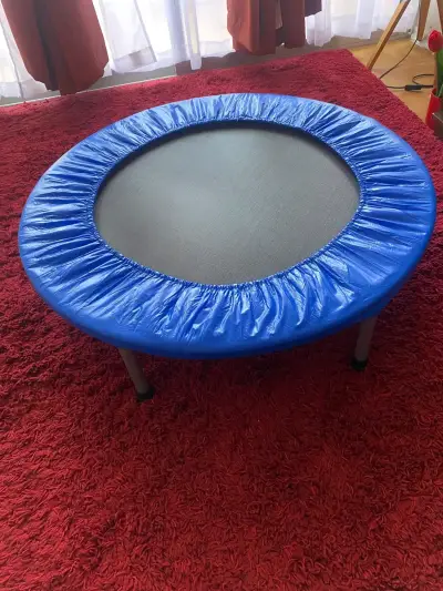 Trampolín redondo azul para ejercicio - miniatura 1