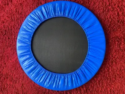 Trampolín redondo azul para ejercicio - miniatura 2