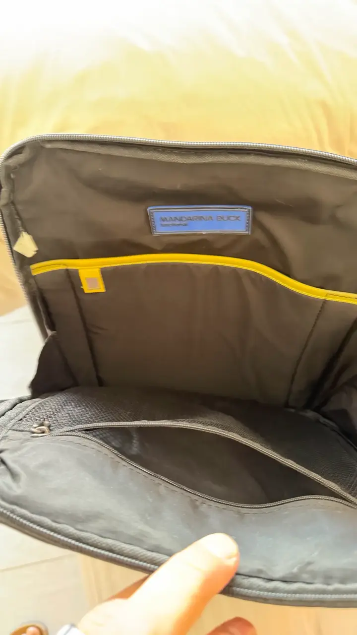Bolso Mandarina Duck negro compacto - 3