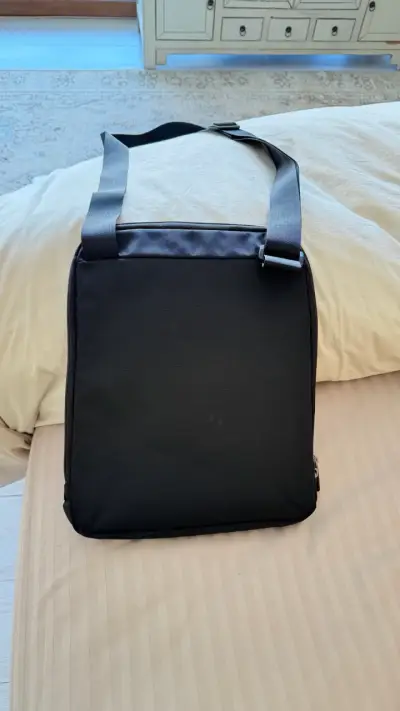 Bolso Mandarina Duck negro compacto - miniatura 4