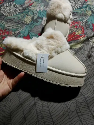 Pantuflas beige con forro de felpa - miniatura 1