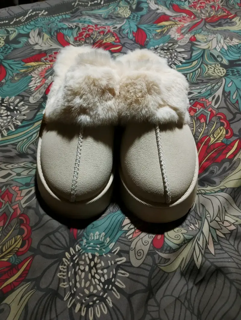 Pantuflas beige con forro de felpa - 3