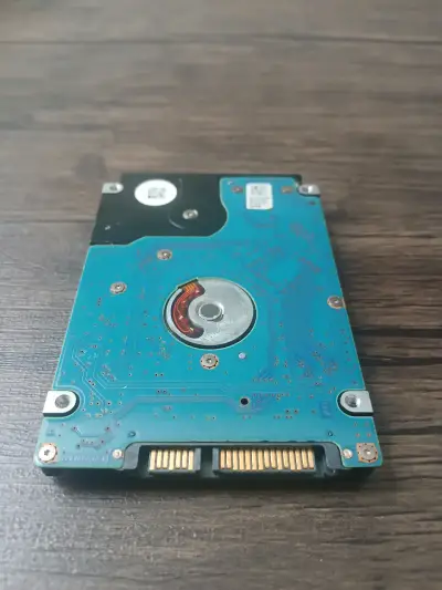 Disco duro HGST 750GB 7200RPM SATA - miniatura 2