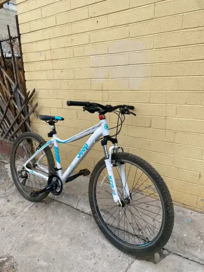 Bicicleta Jeep montaña blanca y azul - miniatura 2