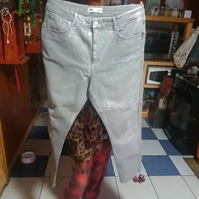 Pantalon zara plateado con brillos nuevos - miniatura 1