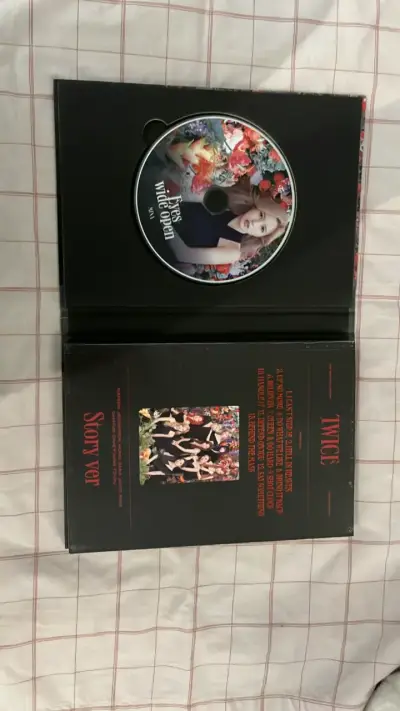 Álbum 'Eyes Wide Open' de Twice - miniatura 3