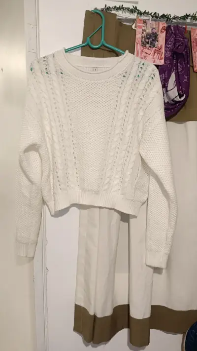 Suéter blanco de punto trenzado para mujer - miniatura 1