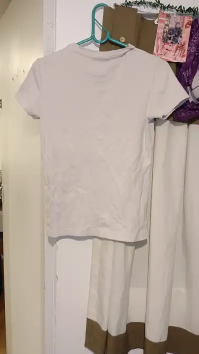 Polera Nike blanca con logo rosa - miniatura 2