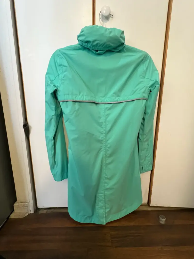 Chaqueta impermeable turquesa para mujer - 2