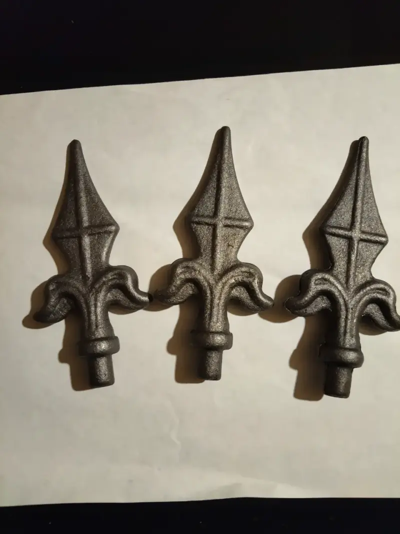 Puntas de hierro decorativas para rejas - 1