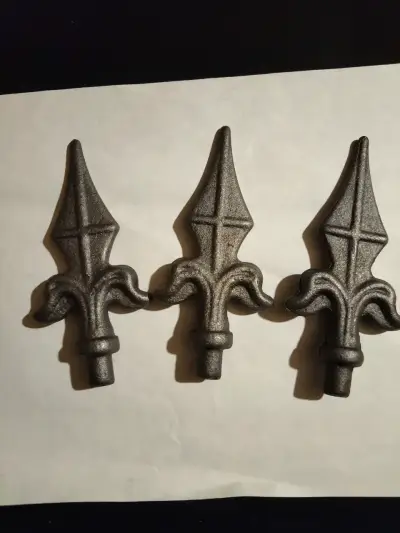 Puntas de hierro decorativas para rejas - miniatura 1