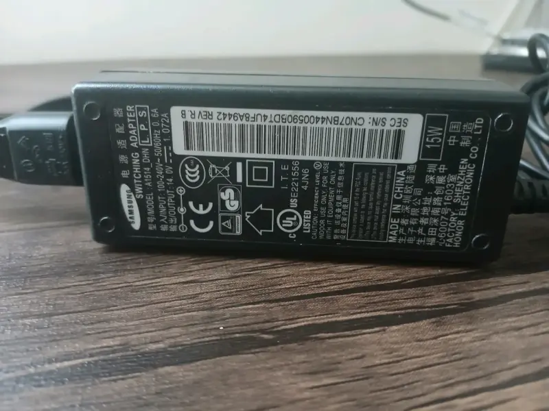 Cargador de laptop universal negro - 3