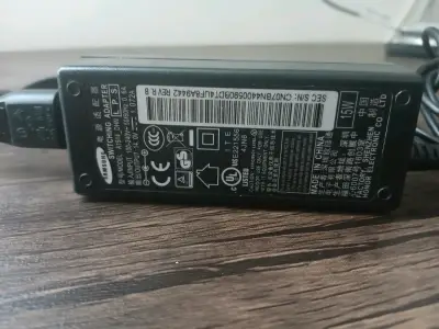 Cargador de laptop universal negro - miniatura 3