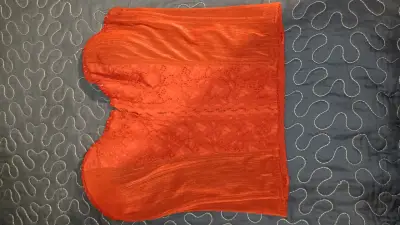 Corset rojo brasileño de encaje - miniatura 1