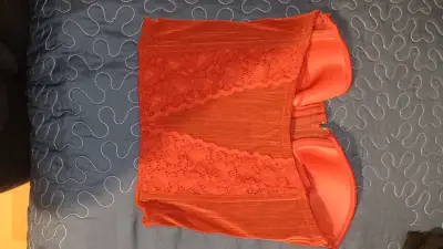 Corset rojo brasileño de encaje - miniatura 2